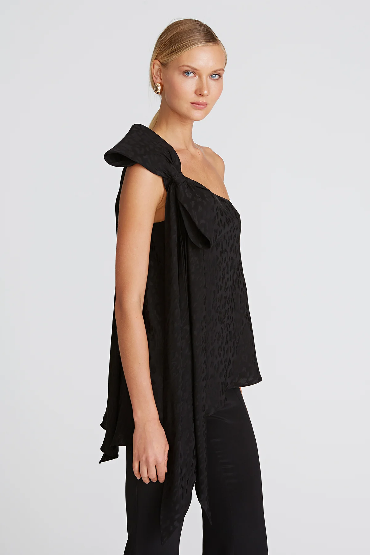 Aubrey Bow Shoulder Top - Image 4
